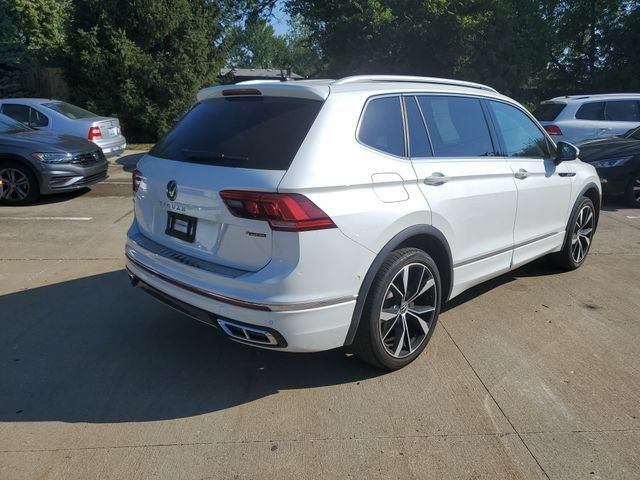 Certified 2024 Volkswagen Tiguan SEL R-Line AWD/4WD image 4