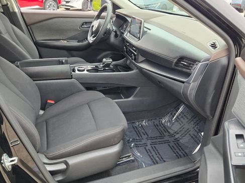 Used 2023 Nissan Rogue S AWD/4WD image 4