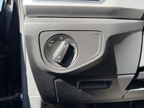 Used 2019 Volkswagen Atlas SE w/ Panoramic Sunroof Package FWD image 18