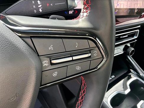 Used 2025 Chevrolet Traverse RS FWD image 21