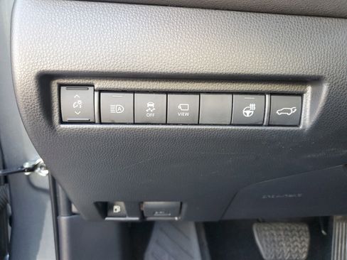 Used 2024 Toyota Venza Limited image 22