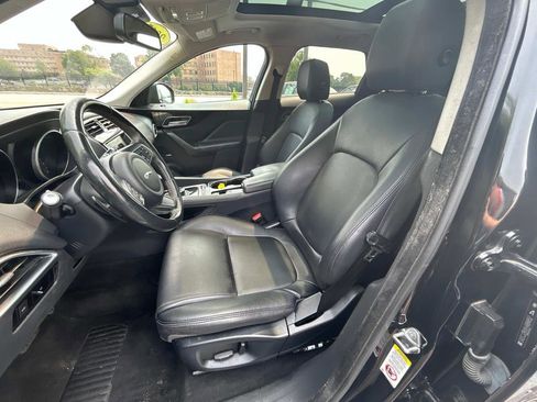 Used 2017 Jaguar F-PACE Premium image 19