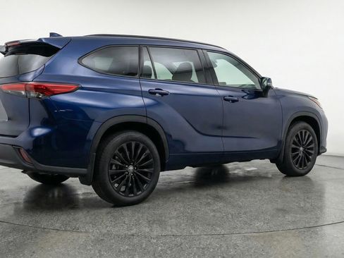 Used 2025 Toyota Highlander XSE image 9