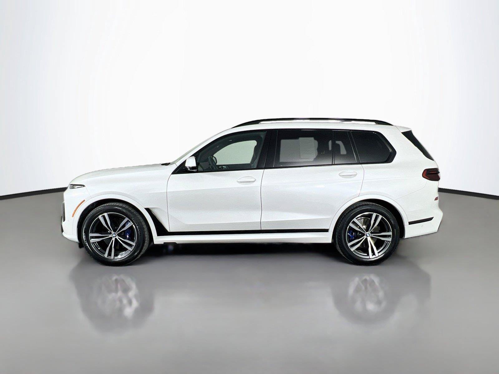 Used 2025 BMW X7 xDrive40i w/ M Sport Package AWD/4WD image 3