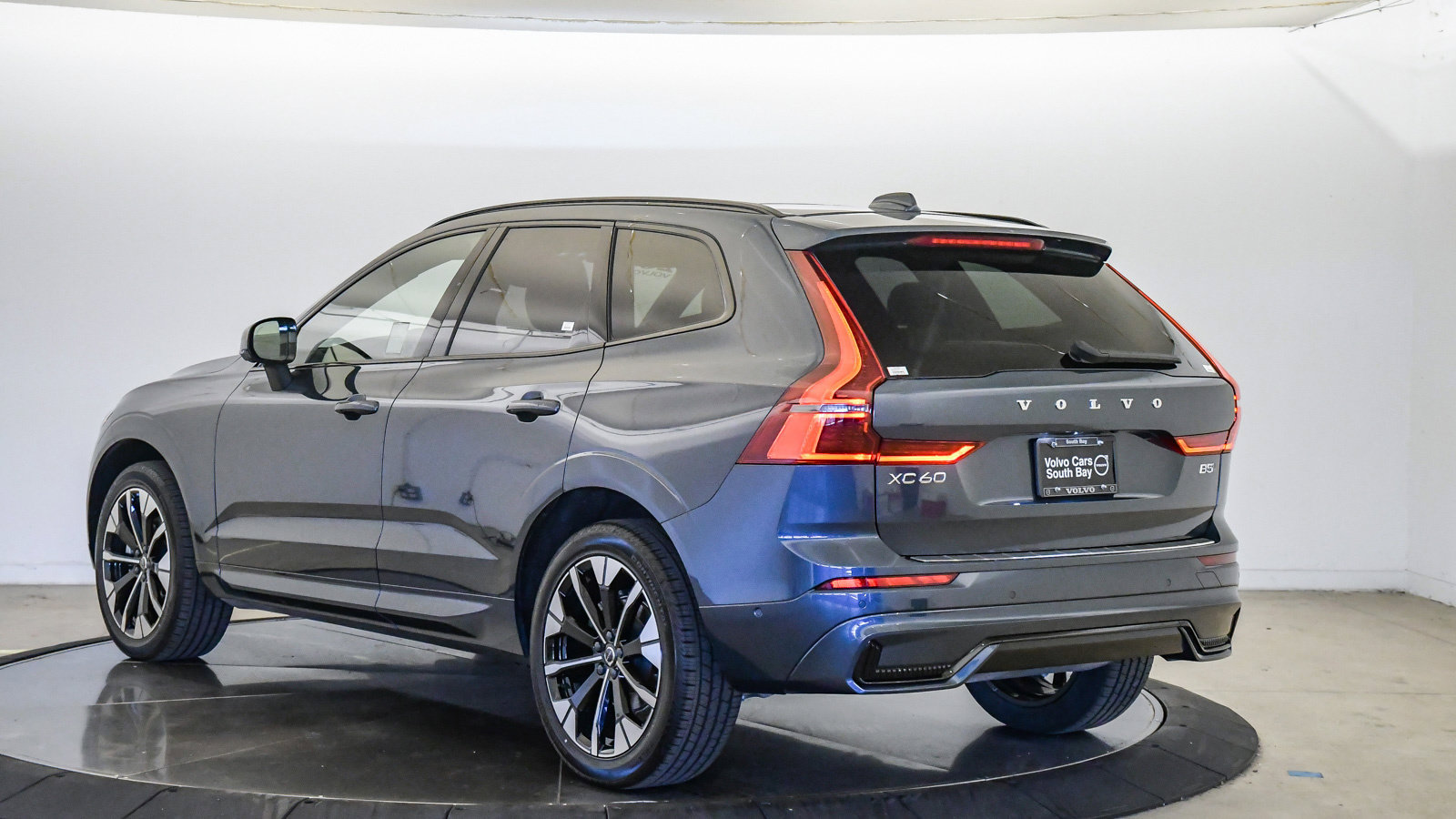 Certified 2026 Volvo XC60 B5 Plus AWD/4WD image 2