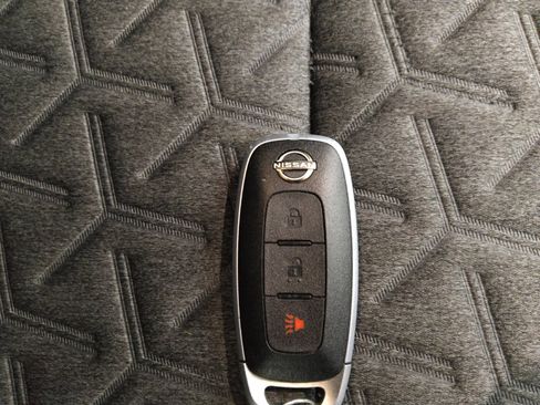Used 2025 Nissan Kicks SV FWD image 32