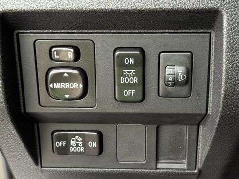Used 2017 Toyota Tundra SR5 w/ SR5 Upgrade Package RWD image 25