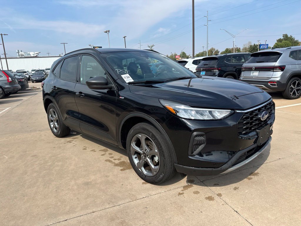 Used 2025 Ford Escape ST-Line AWD/4WD image 3