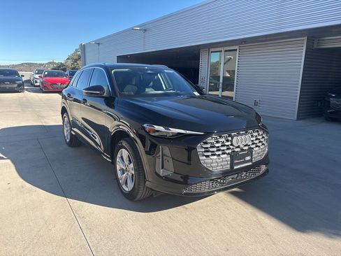 Used 2025 Audi Q5 Premium w/ Convenience Package image 3