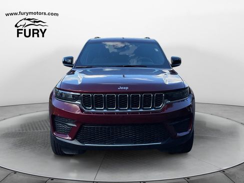 Used 2025 Jeep Grand Cherokee Laredo w/ Luxury Tech Group I AWD/4WD image 8
