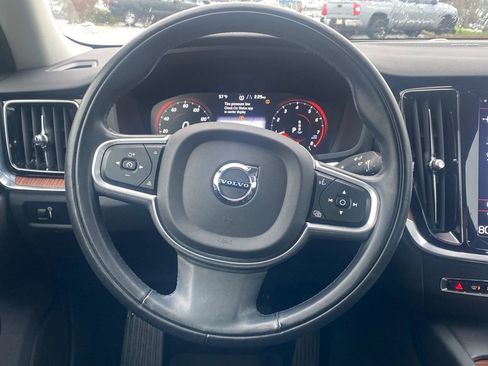 Used 2022 Volvo S60 B5 Momentum w/ Advanced Package image 21