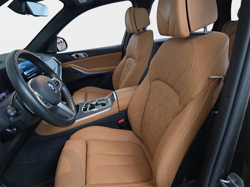 Used 2025 BMW X5 xDrive50e w/ M Sport Package image 18