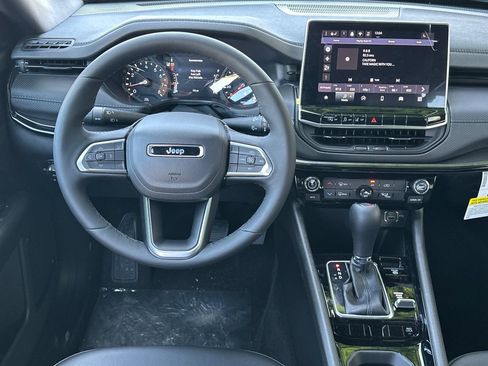 New 2026 Jeep Compass Latitude image 11
