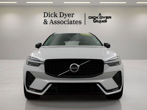 Certified 2023 Volvo XC60 B5 Ultimate w/ Climate Package image 13