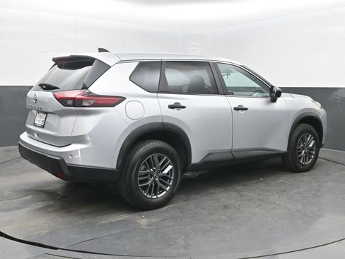 Used 2024 Nissan Rogue S image 9