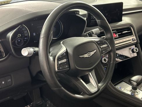 Used 2025 Genesis G70 2.5T AWD/4WD image 13
