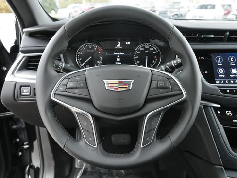Used 2025 Cadillac XT5 Luxury FWD image 10