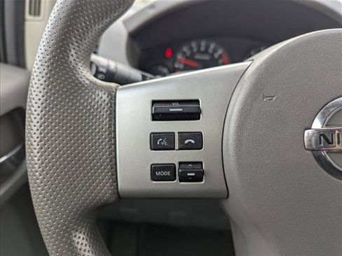 Used 2018 Nissan Frontier SV AWD/4WD image 13