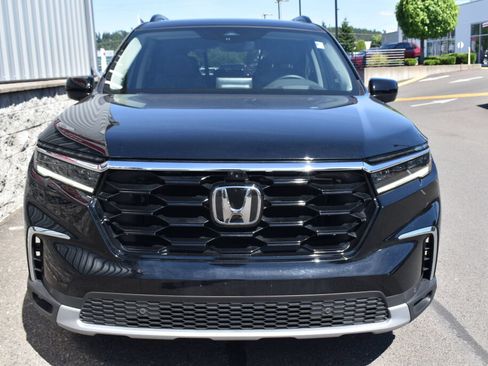 Used 2025 Honda Pilot Elite image 2