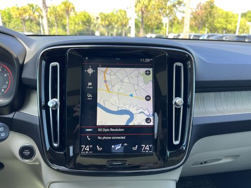 Used 2019 Volvo XC40 T5 Inscription image 24