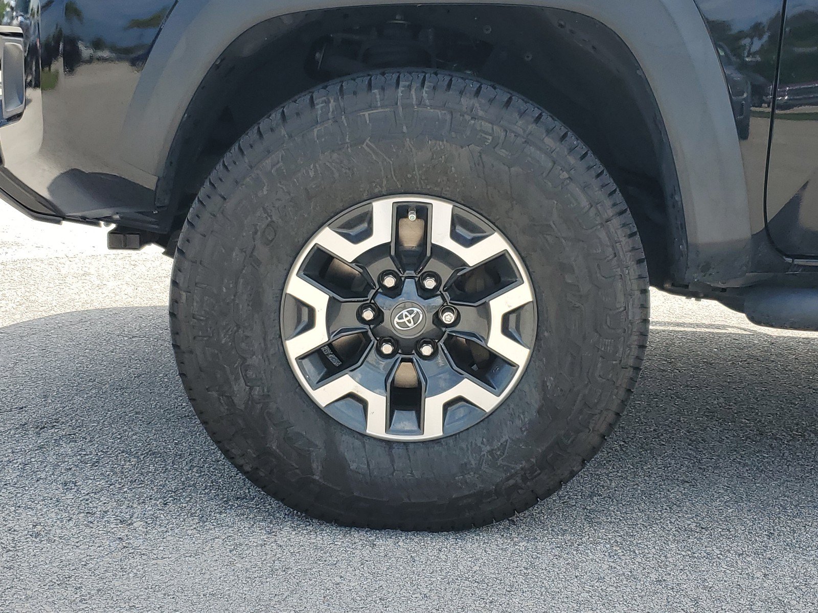 Used 2016 Toyota Tacoma TRD Off-Road w/ Premium & Technology Package RWD image 6