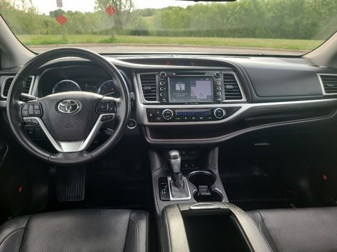 Used 2018 Toyota Highlander Limited AWD/4WD image 21