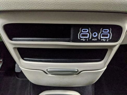 Used 2023 Chrysler Voyager LX FWD image 9