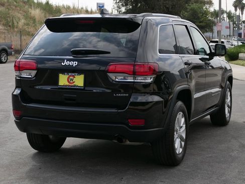 Used 2021 Jeep Grand Cherokee Laredo RWD image 2
