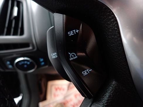 Used 2014 Ford Focus SE w/ SE Sport Package FWD image 5