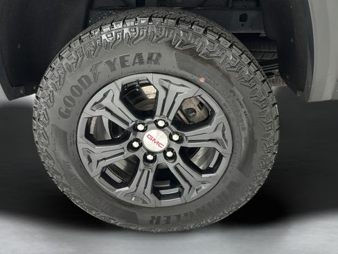 Used 2024 GMC Canyon Elevation w/ Convenience Package AWD/4WD image 9