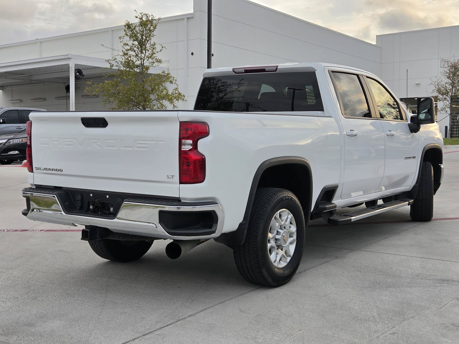 Used 2025 Chevrolet Silverado 2500 LT AWD/4WD image 5