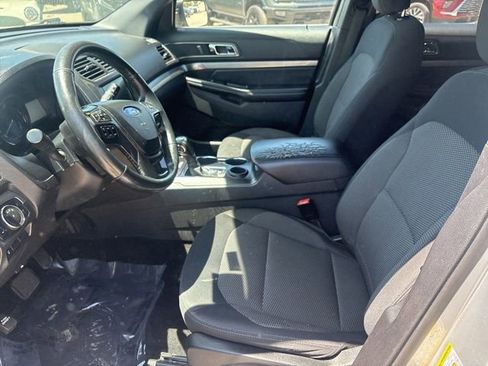 Used 2018 Ford Explorer XLT w/ Equipment Group 201A FWD image 22