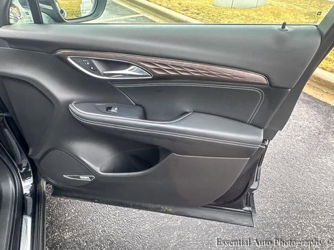 Used 2023 Buick Envision Avenir image 30