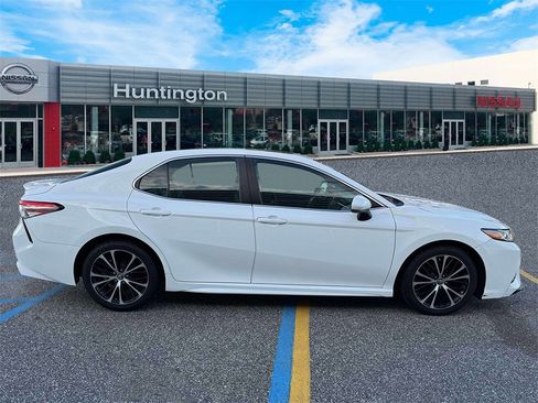 Used 2018 Toyota Camry SE image 8