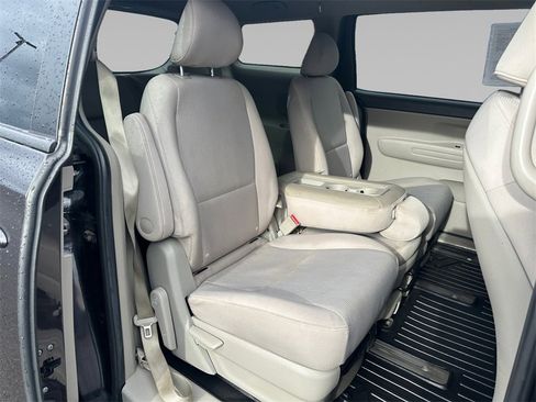 Used 2020 Kia Sedona LX image 17