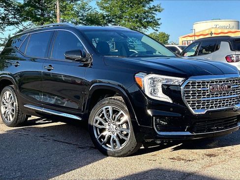 Used 2022 GMC Terrain Denali AWD/4WD image 1