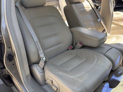 Used 2003 Cadillac De Ville w/ Comfort & Convenience Package image 50