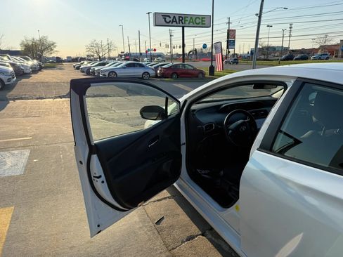 Used 2022 Toyota Prius Prime LE image 17