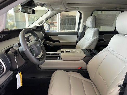 New 2025 Ford Expedition Active image 17