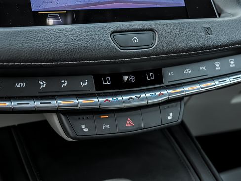 Used 2019 Cadillac XT4 Luxury w/ Cold Weather Package FWD image 34
