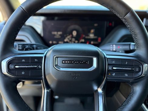 Used 2025 GMC Yukon Denali image 42