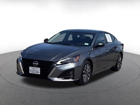 Used 2025 Nissan Altima 2.5 SV FWD image 7