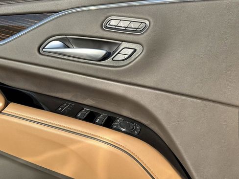 Used 2024 Cadillac Escalade ESV Sport w/ LPO, ONYX Package image 12