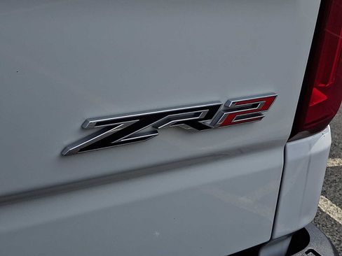 Used 2022 Chevrolet Silverado 1500 ZR2 w/ Technology Package AWD/4WD image 31
