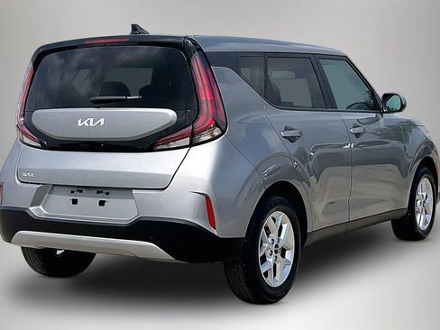 Used 2025 Kia Soul LX w/ LX Technology Package FWD image 5