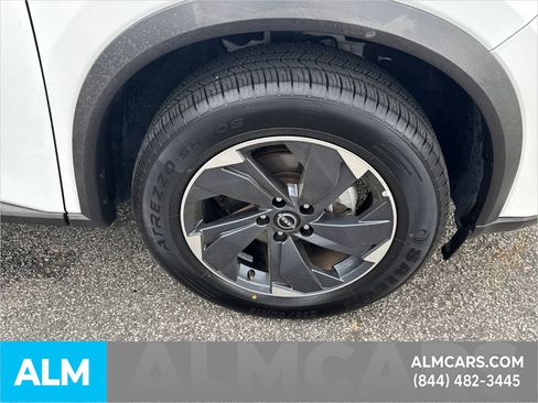 Used 2025 Nissan Rogue SV FWD image 15