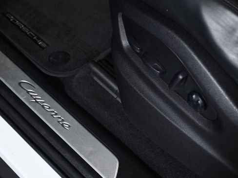 Certified 2023 Porsche Cayenne AWD/4WD image 43