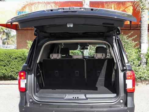 Used 2022 Ford Expedition XLT image 8