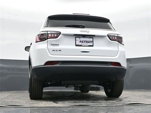 Used 2025 Jeep Compass Sport w/ Mopar Graphics Package image 38