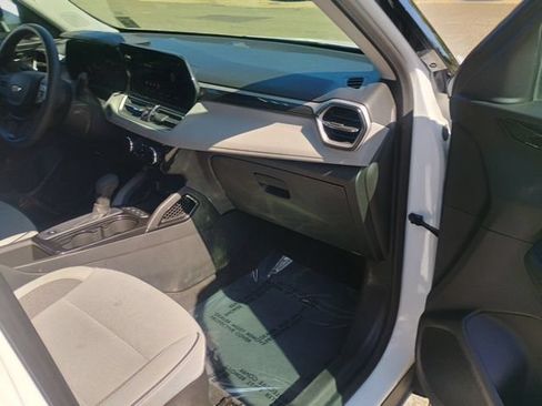 Used 2025 Chevrolet TrailBlazer LT AWD/4WD image 13